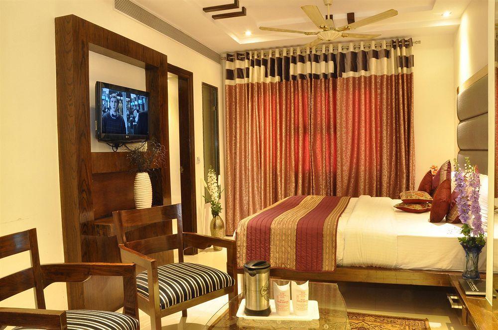 The Singh Empire, New Delhi Hotel Room photo